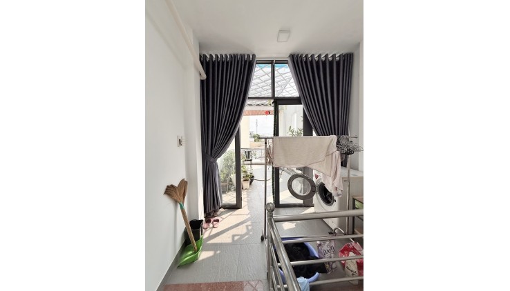 NGAY TÊN LỬA, GẦN CHỢ, 30M2, 3 TẦNG GIÁ CHỈ NHỈNH 3 TỶ